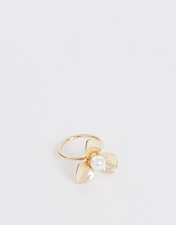 Asos Design Ring In Pearl Flower Design In Gold Tone - Gold