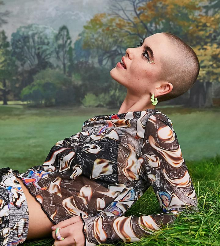 Collusion Unisex Cropped Long Sleeve Printed Mesh Top-black