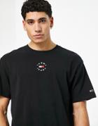 Tommy Jeans Tiny Circular Logo T-shirt In Black