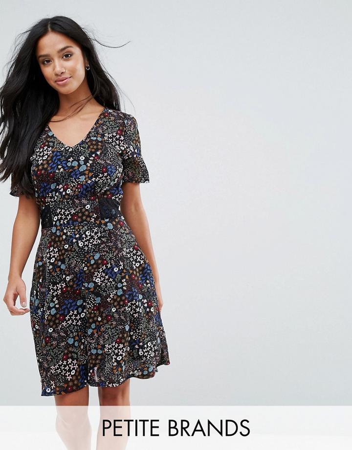 Yumi Petite Floral Tea Dress - Black