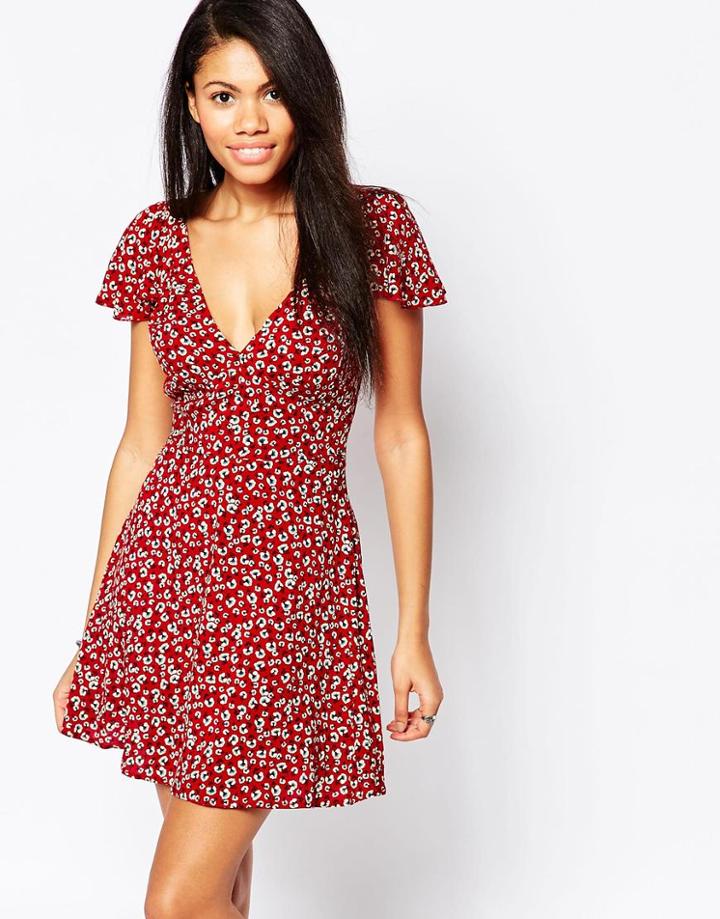 Influence Angel Sleeve Tea Dress In Ditsy Print - Maroon