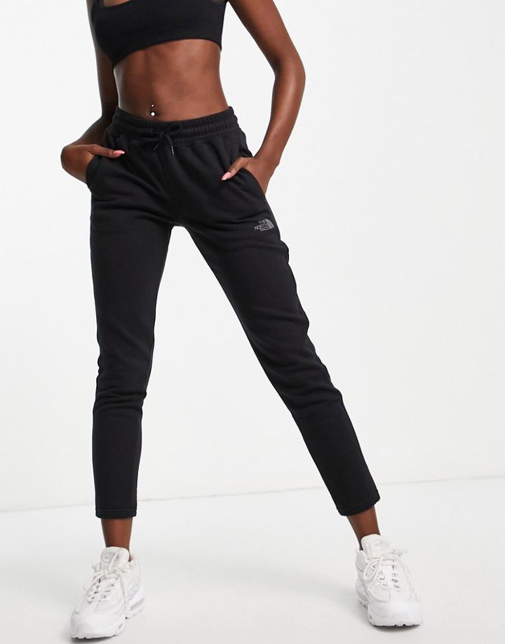 The North Face Half Dome Cropped Sweatpants In Black