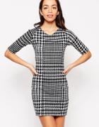 Motel Isla Dress In Houndstooth - Black