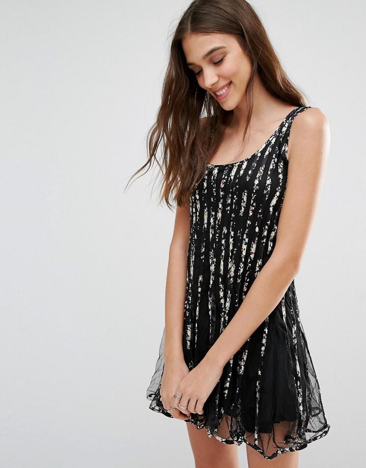 Qed London Striped Pleated Dress - Black