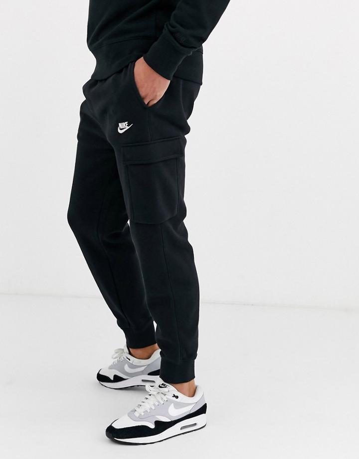 Nike Club Cuffed Cargo Sweatpants In Black
