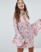 En Creme Shift Dress With Fluted Sleeves In Floral - Pink
