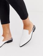 London Rebel Pointed Mule In White - White