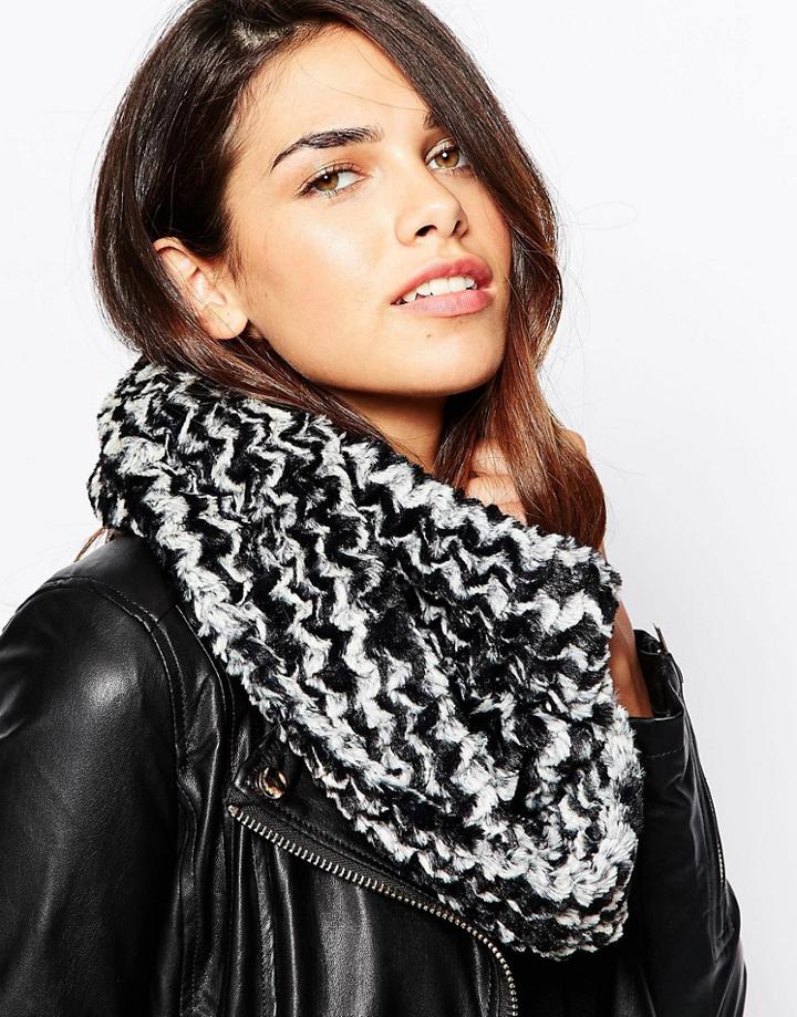 Pia Rossini Cozy Infinity Scarf In Zig Zag - Black