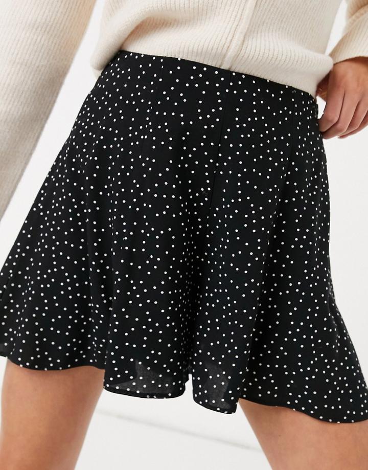 New Look Spotty Flippy Short In Black