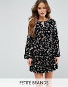 Yumi Petite Smock Dress In Floral Print - Black