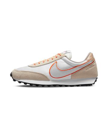Nike Daybreak Se Sneakers In Sail-white