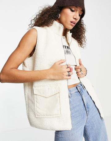 Violet Romance Sherpa Vest In Stone-neutral
