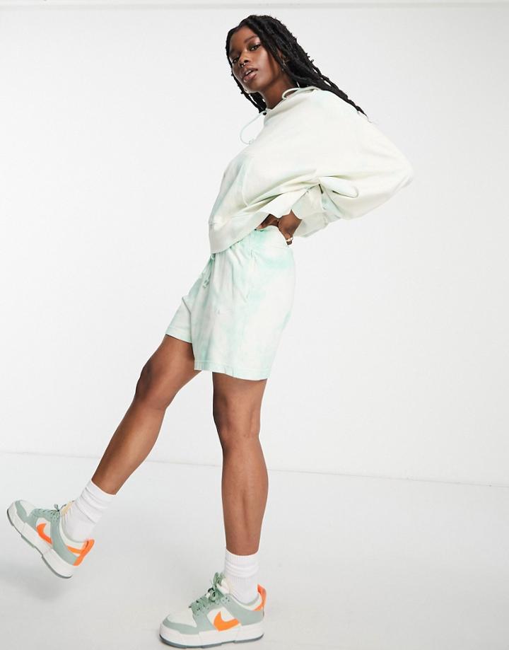 Nike Cloud Dye Jersey Loose-fit Washed Shorts In Green