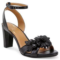 Aerosoles Hit The Road Sandal, Black Leather