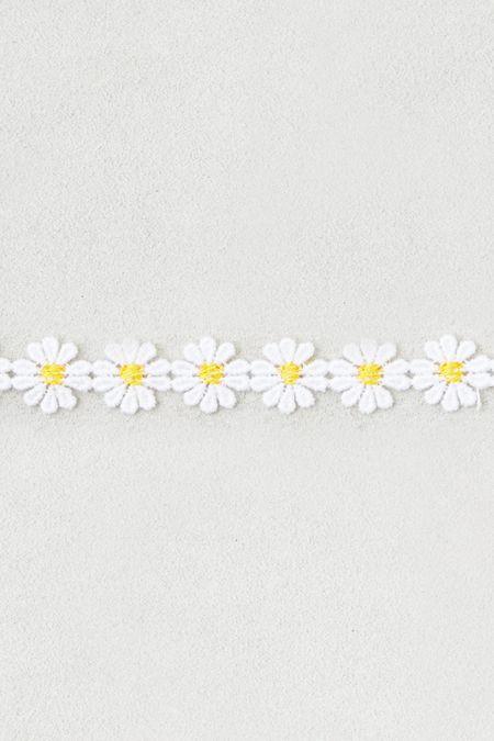American Eagle Outfitters Ae White Daisy Choker