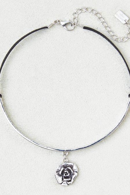 American Eagle Outfitters Ae Rose Charm Collar Necklace