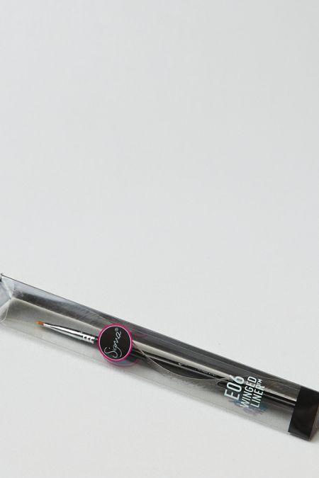 American Eagle Outfitters Sigma Beauty E06 Winged Brush