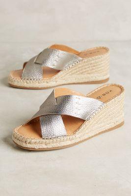 Kelsi Dagger Irma Wedges Platinum