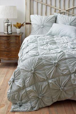 Lazybones Rosette Quilt