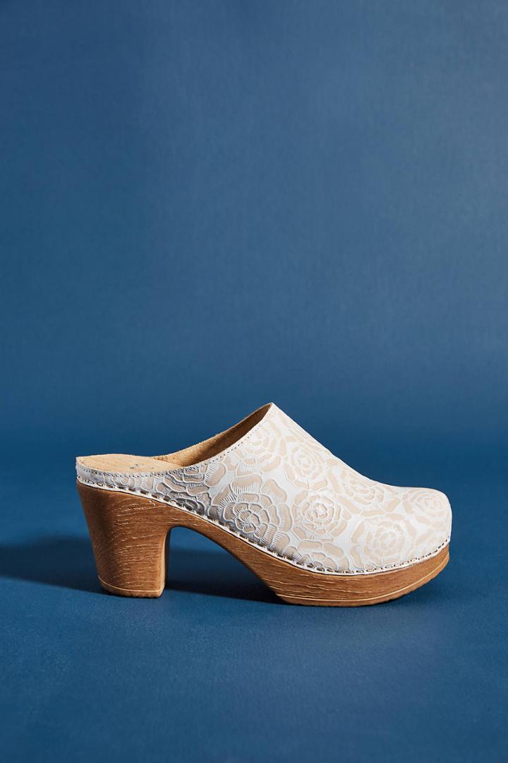 Calou Lisa Embossed Clogs