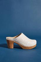 Calou Lisa Embossed Clogs