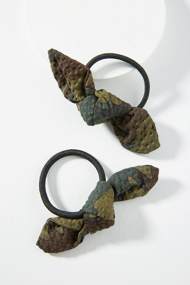 Dauphines Of New York Camo Bow Pony Holder Set