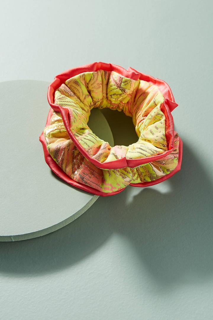 Dauphines Of New York Ruffled Pony Holder