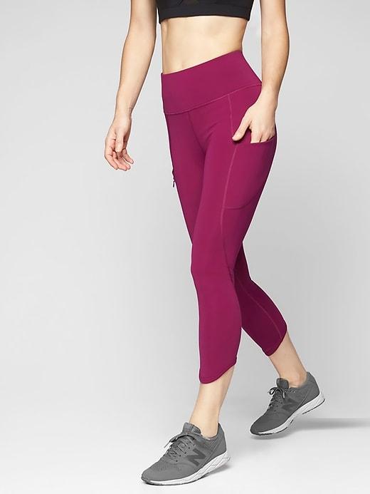 Athleta Womens Up For Anything Capri Exotic Fuchsia Size L