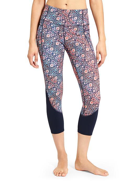Athleta Womens High Rise Tapestry Chaturanga Shock Capri Size L - Multi