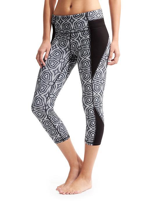 Athleta Womens High Rise Mixed Geo Chaturanga Capri Size L - Black