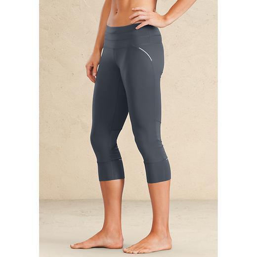 Athleta Relay Capri - Asphalt/hibiscus