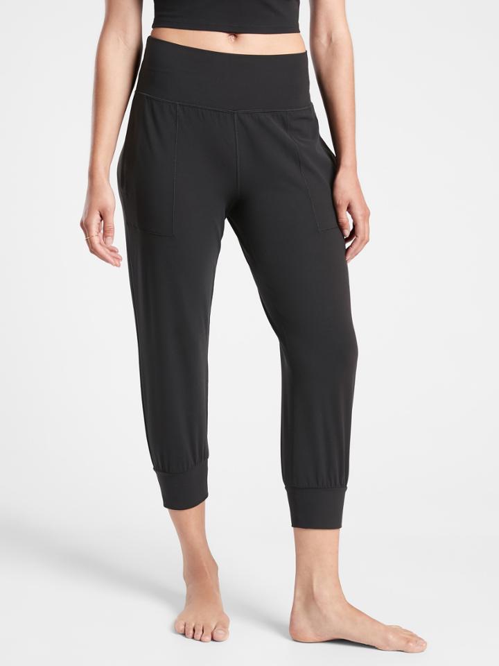 Salutation Crop Jogger