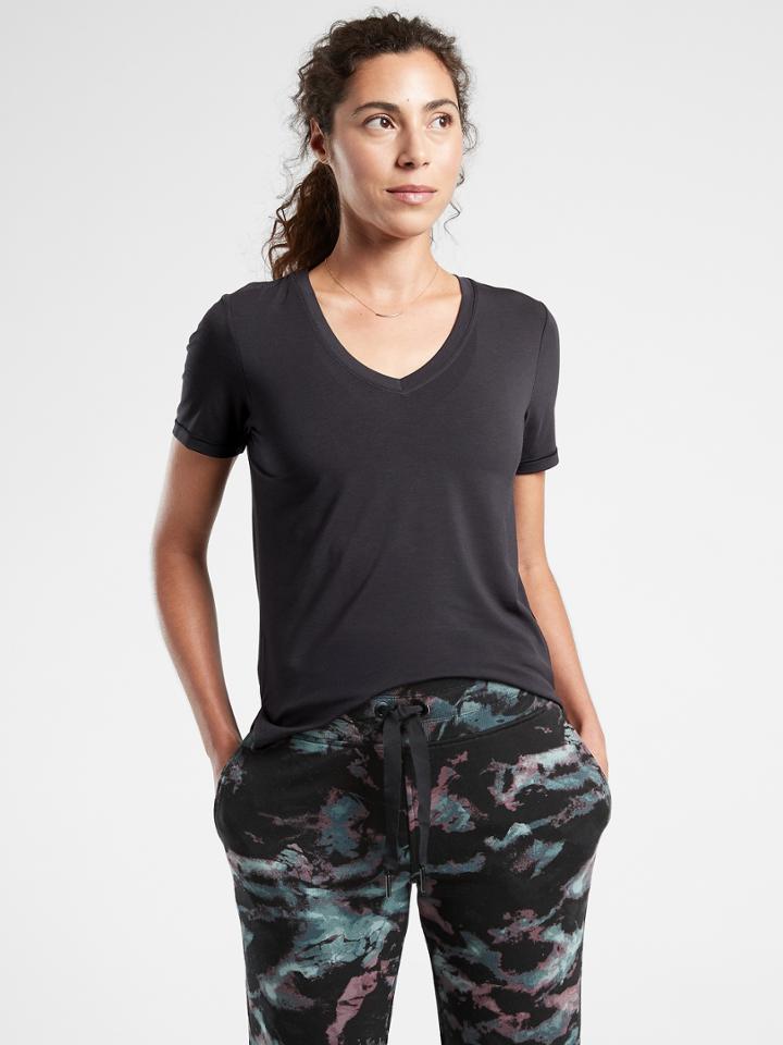 Essential V-neck Tee