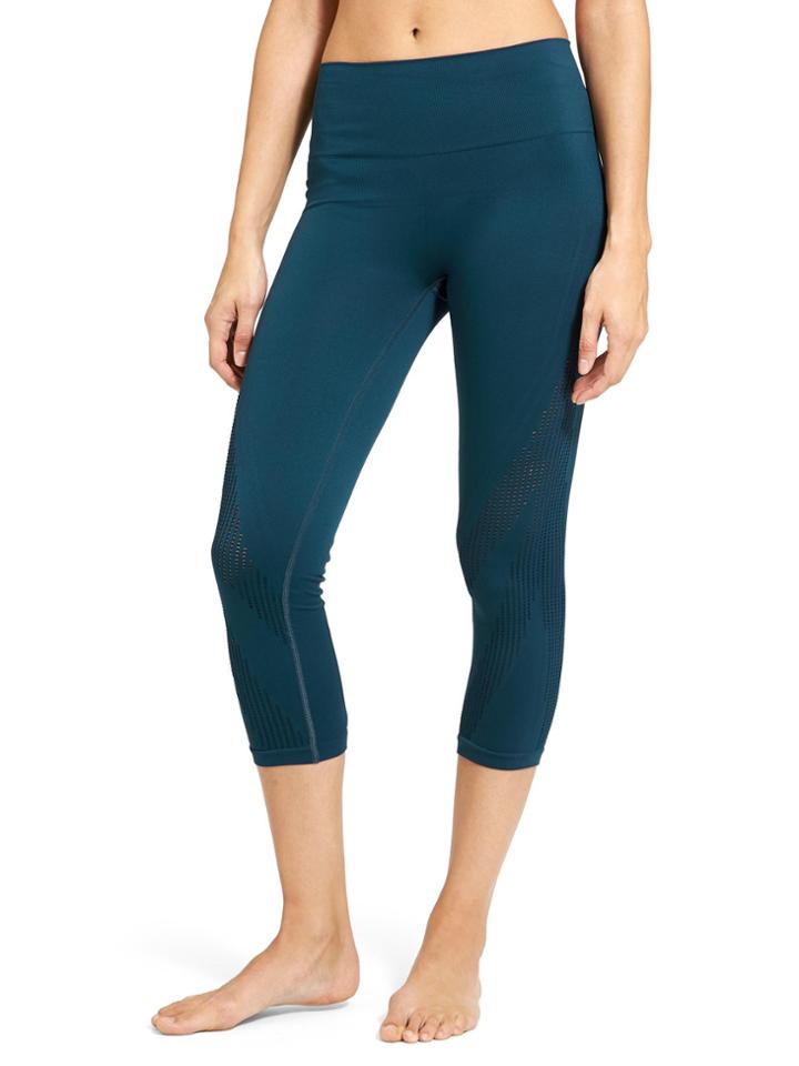 Mesh Around Seamless Capri