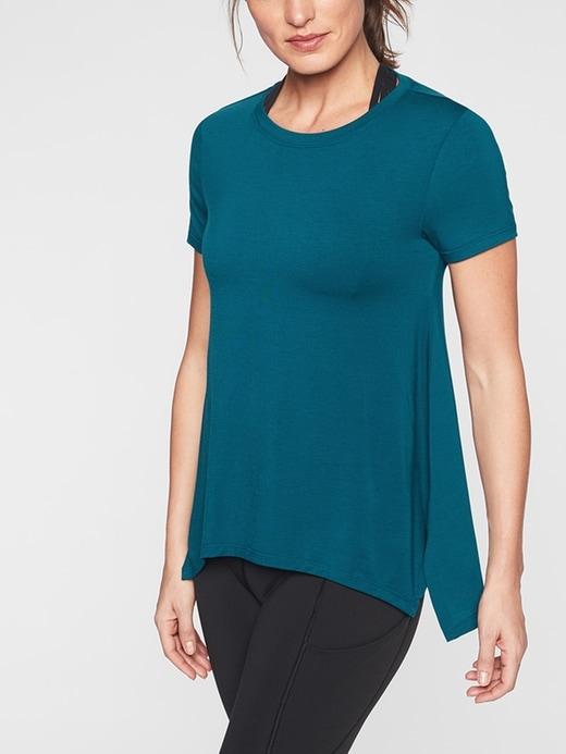 Essence Fast Handkerchief Hem Tee