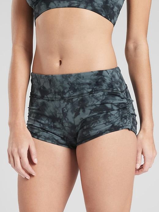 Shadow Dye Scrunch Short