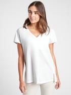 Boulevard V-neck Tee