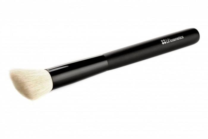 Bh Cosmetics Brush 13 - Small Angled Blush Brush