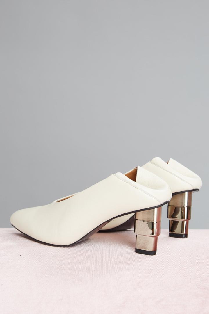 Jaggar V-cut Heel Chalk