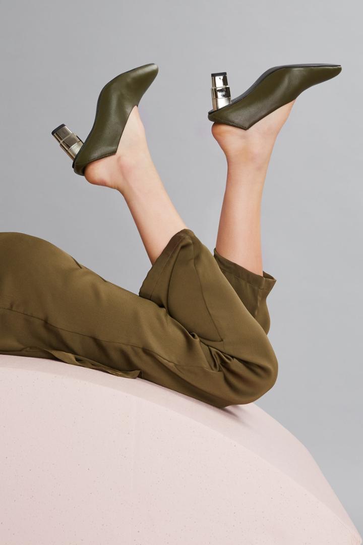 Jaggar V-cut Heel Khaki