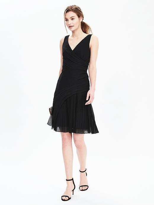 Banana Republic Womens Deep Vee Pleated Dress Size 0 Petite - Black