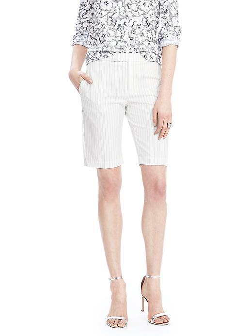 Banana Republic Tailored Pinstripe Short Size 0 Petite - White/gray Stripe