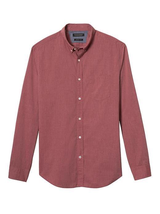 Banana Republic Mens Grant Slim Fit Custom Wash Solid Shirt - Cranberry Cocktail