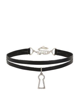 Steve Madden Betseys Keyhole Choker Black