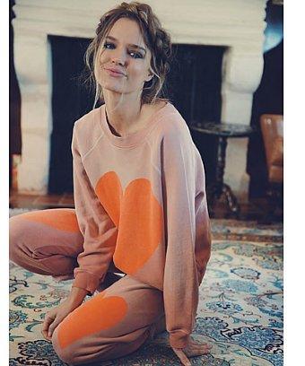 Wildfox Wildfox Big Bold Heart Easy Sweat Bottoms In Dirty Coral Paint