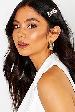 Boohoo Honey Pearl Script Hair Clip
