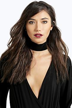 Boohoo Lola Velvet Extra Wide Choker