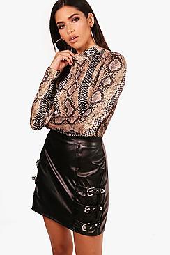 Boohoo Isla Pu Western Buckle Belt Mini Skirt