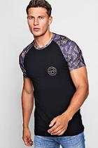 Boohoo Muscle Fit Baroque Print Raglan Man T-shirt