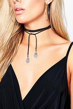 Boohoo Plus Lydia Hamsa Hand Line Choker